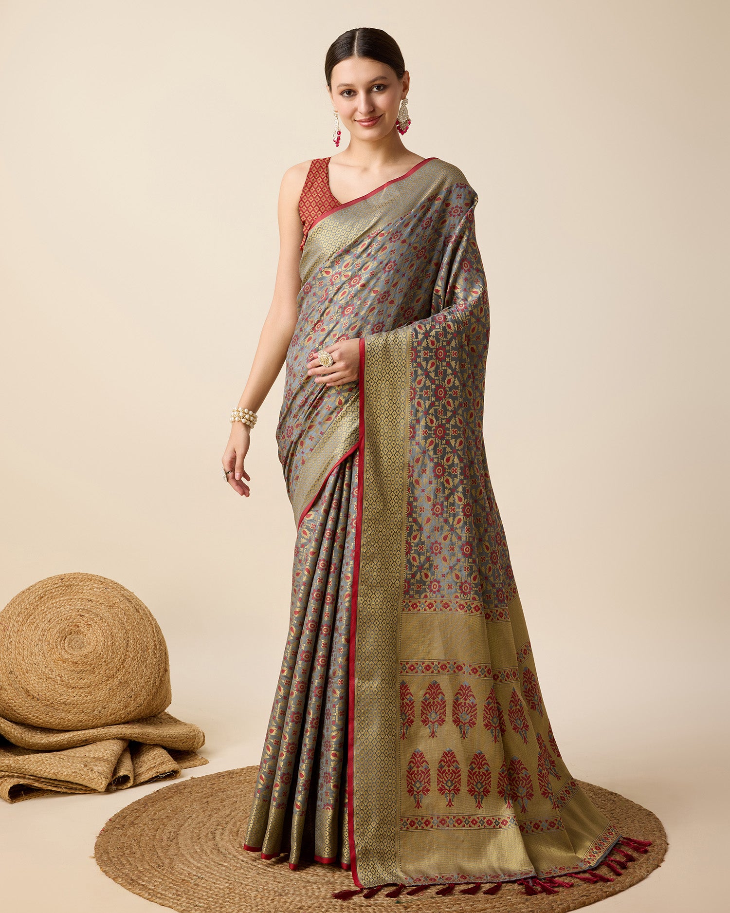 Vera Fashion: Radiant Handwoven Silk Patola Saree with Zari Pallu