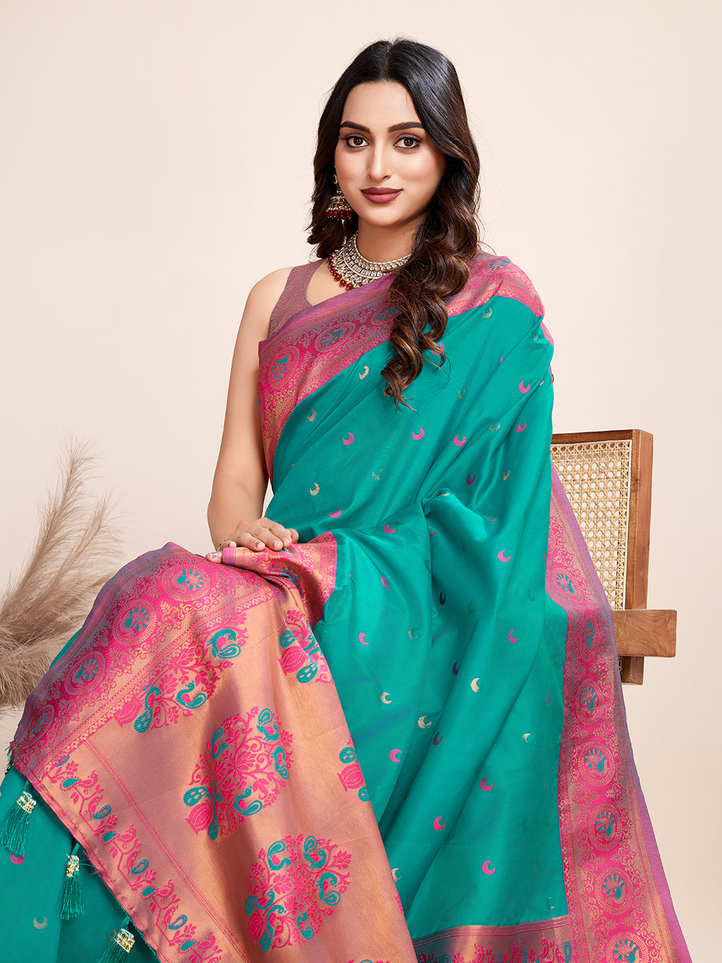 Pure Jacquard Silk Saree with Vibrant Zari Jharokha Work | Vera Fashion