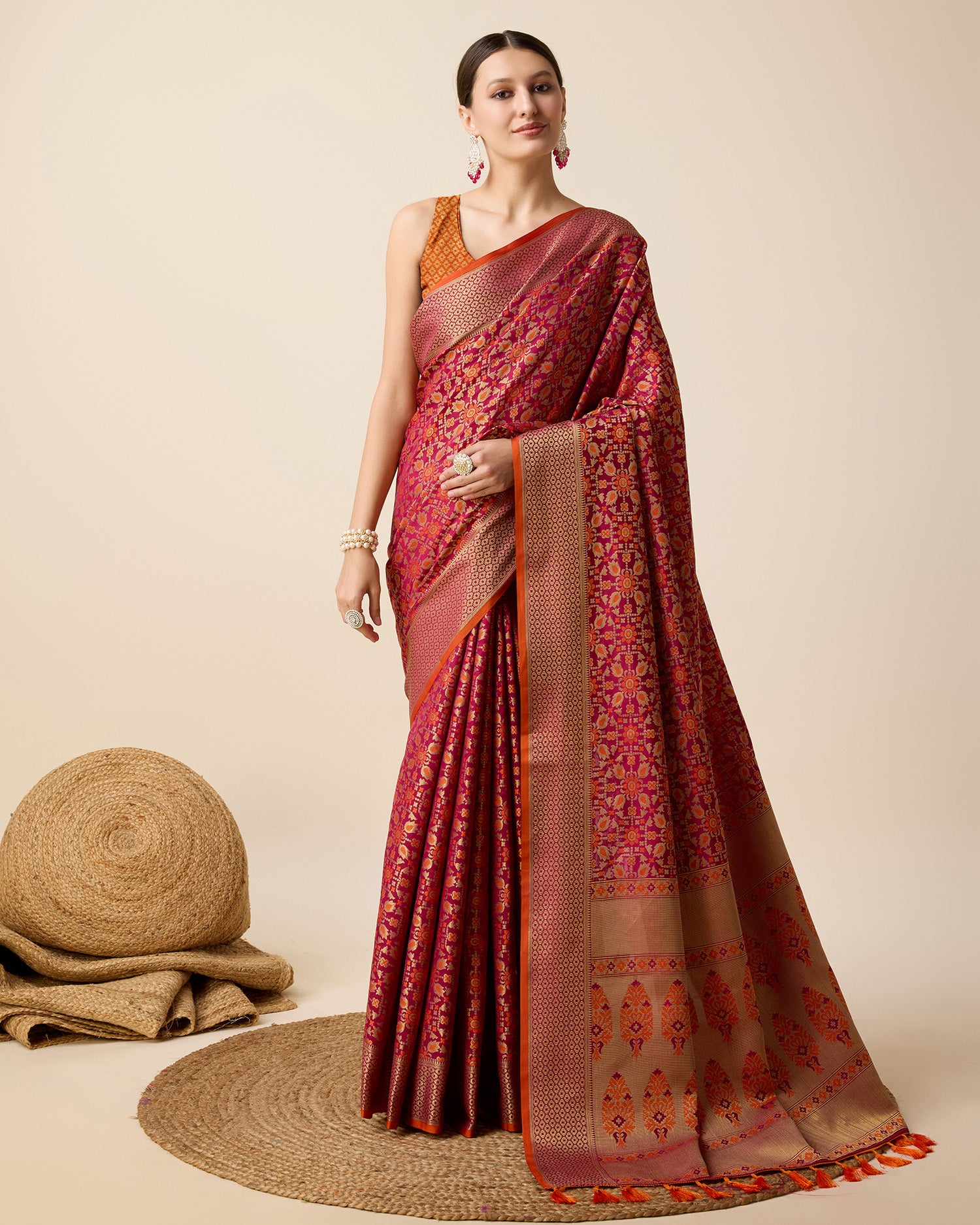 Vera Fashion: Radiant Handwoven Silk Patola Saree with Zari Pallu