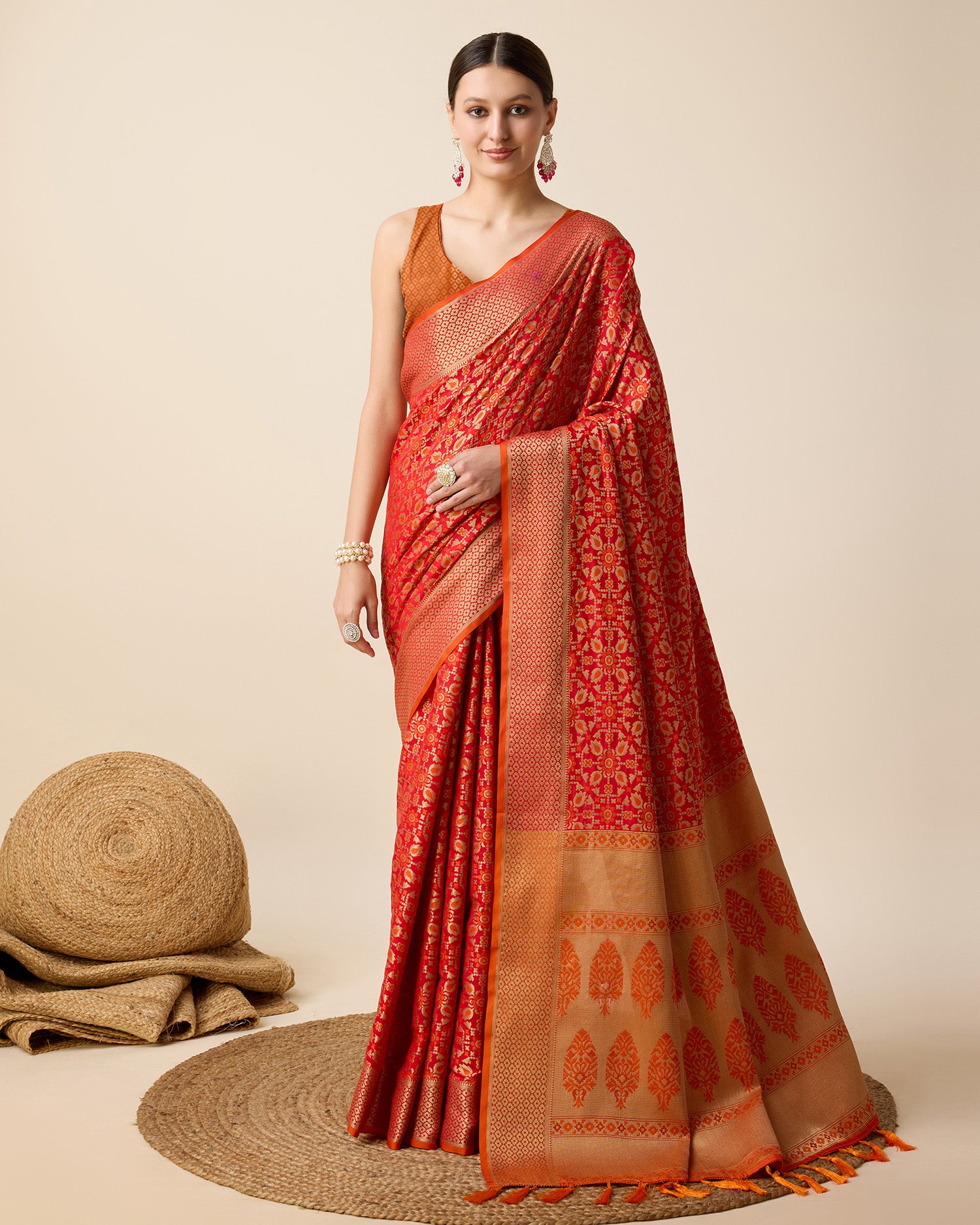 Vera Fashion: Radiant Handwoven Silk Patola Saree with Zari Pallu