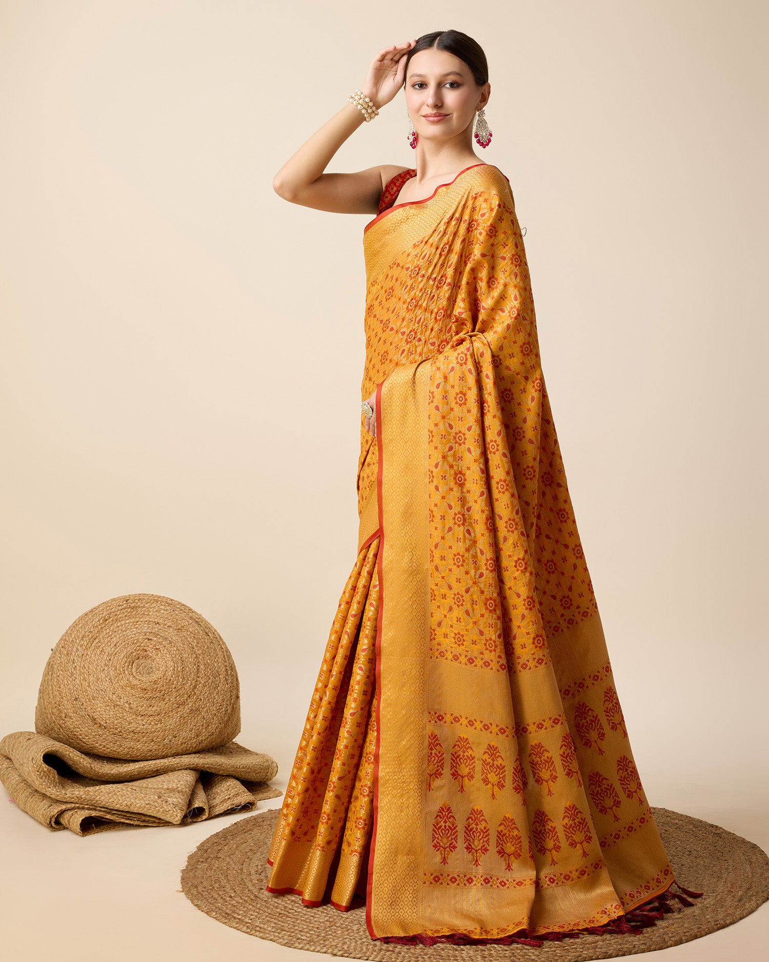 Vera Fashion: Radiant Handwoven Silk Patola Saree with Zari Pallu