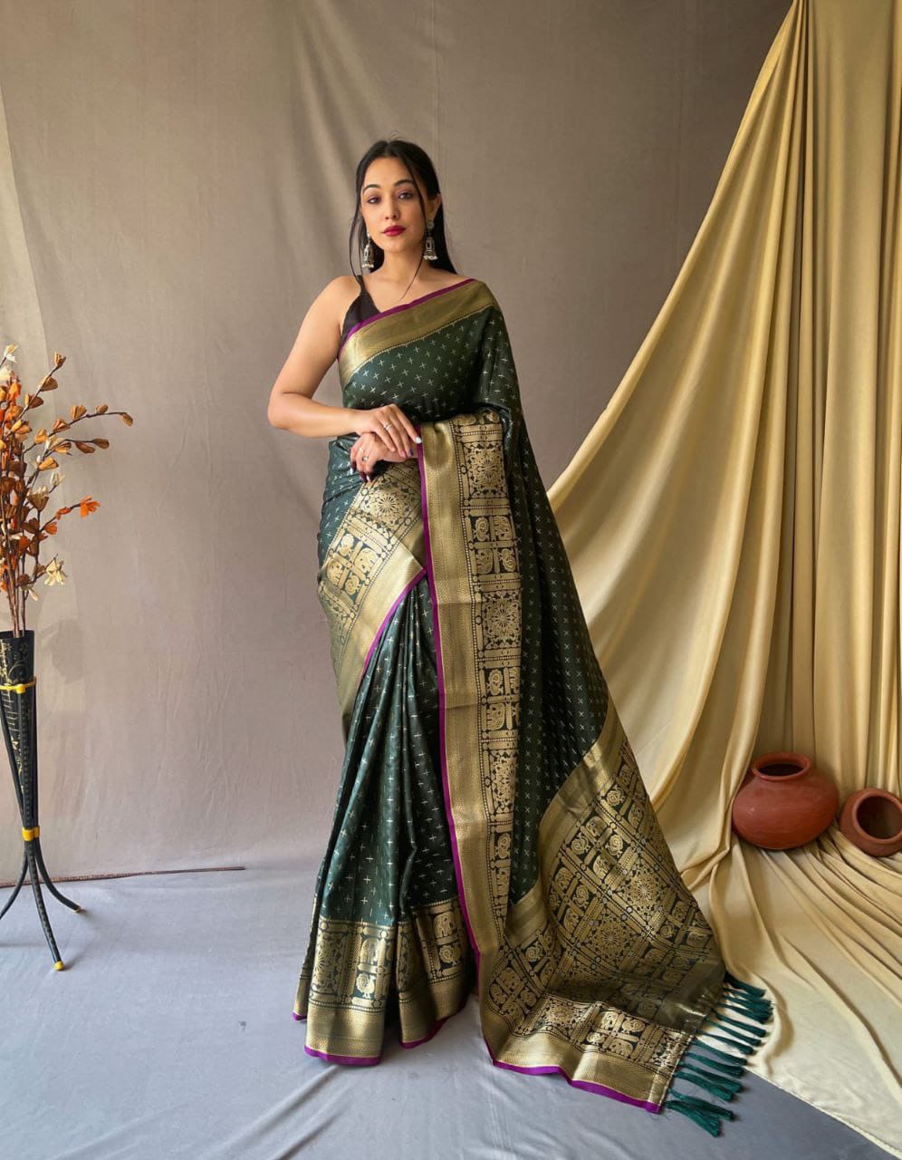 Soft Silk Saree with Double Jari Check Weaving & Rich Pallu