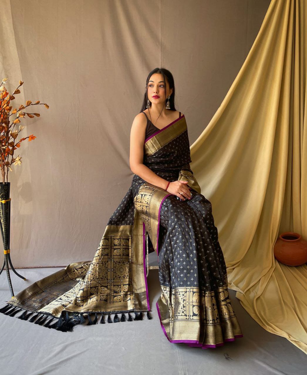 Soft Silk Saree with Double Jari Check Weaving & Rich Pallu
