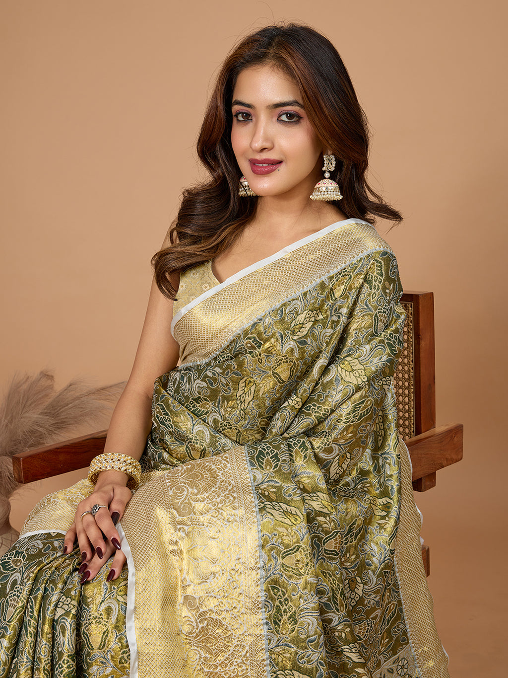Presenting you Semi Silk saree with all over Jari weaved