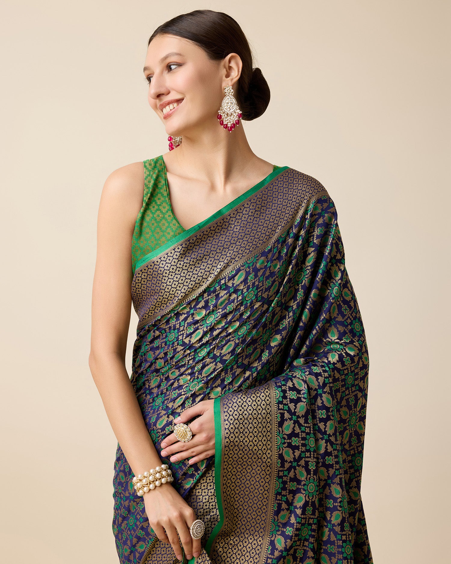 Vera Fashion: Radiant Handwoven Silk Patola Saree with Zari Pallu