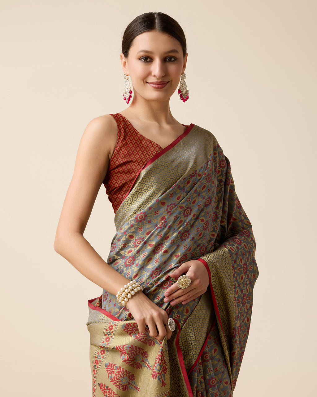 Vera Fashion: Radiant Handwoven Silk Patola Saree with Zari Pallu