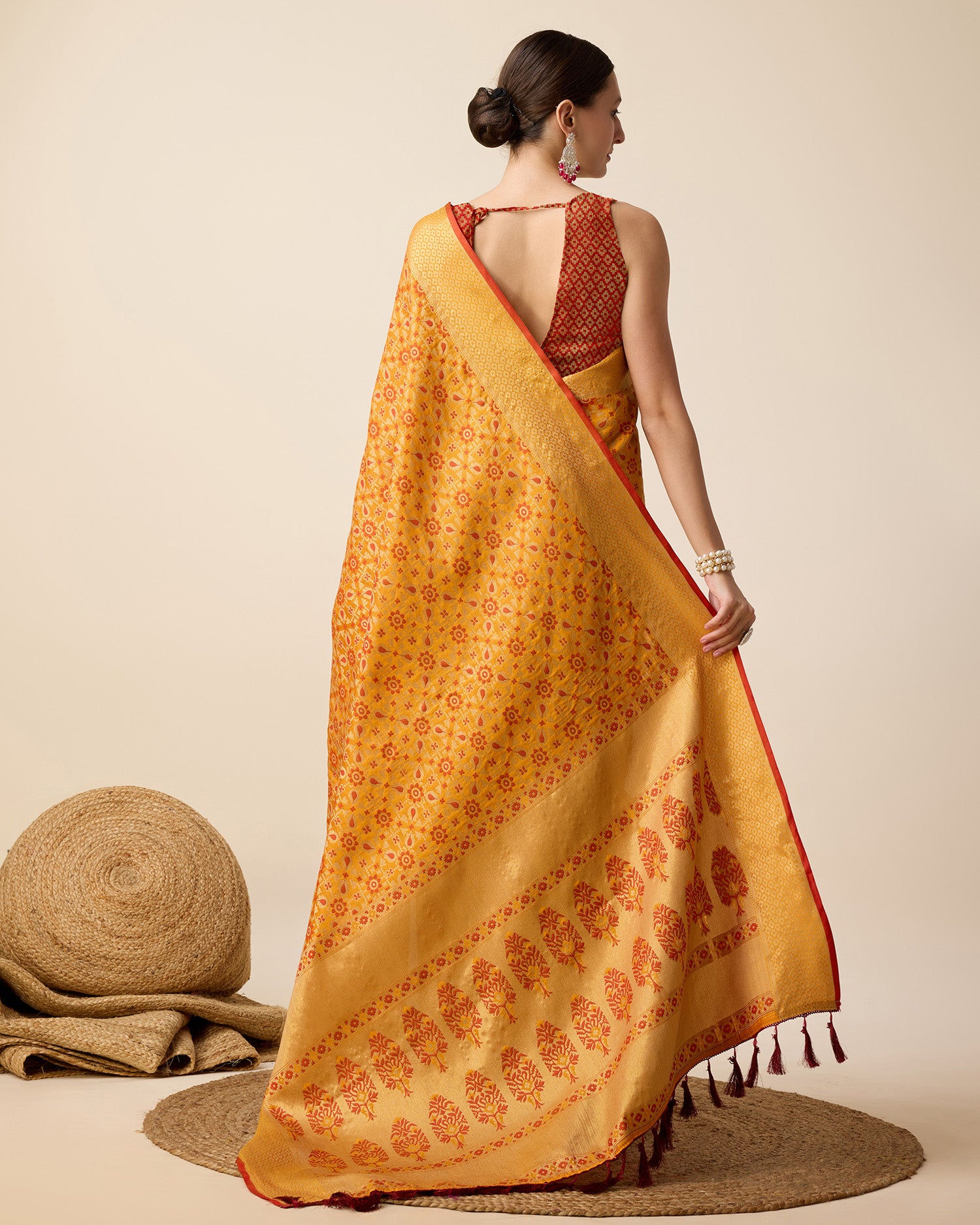 Vera Fashion: Radiant Handwoven Silk Patola Saree with Zari Pallu