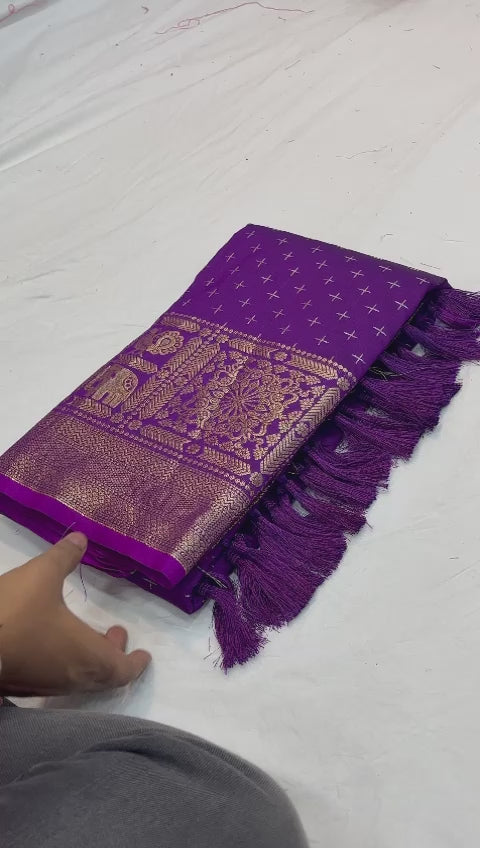 Soft Silk Saree with Double Jari Check Weaving & Rich Pallu