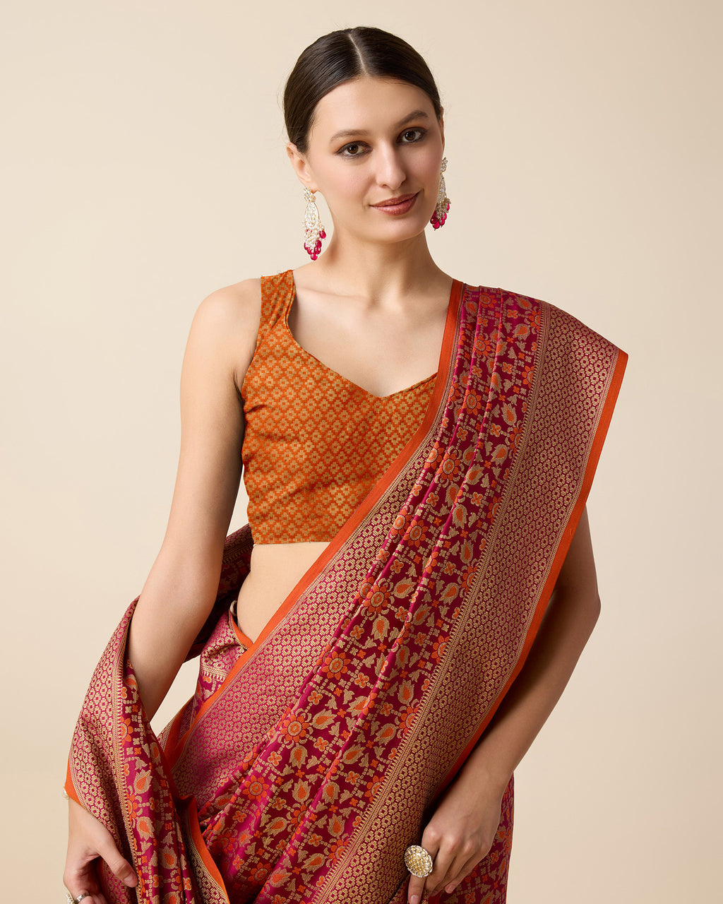 Vera Fashion: Radiant Handwoven Silk Patola Saree with Zari Pallu