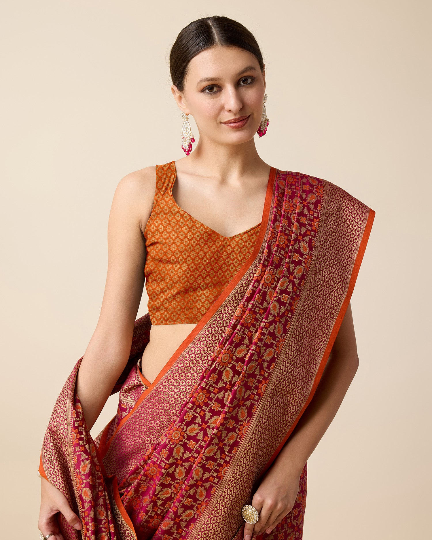 Vera Fashion: Radiant Handwoven Silk Patola Saree with Zari Pallu