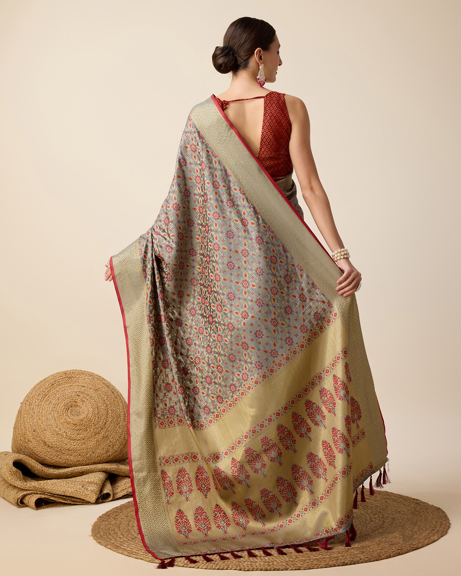 Vera Fashion: Radiant Handwoven Silk Patola Saree with Zari Pallu