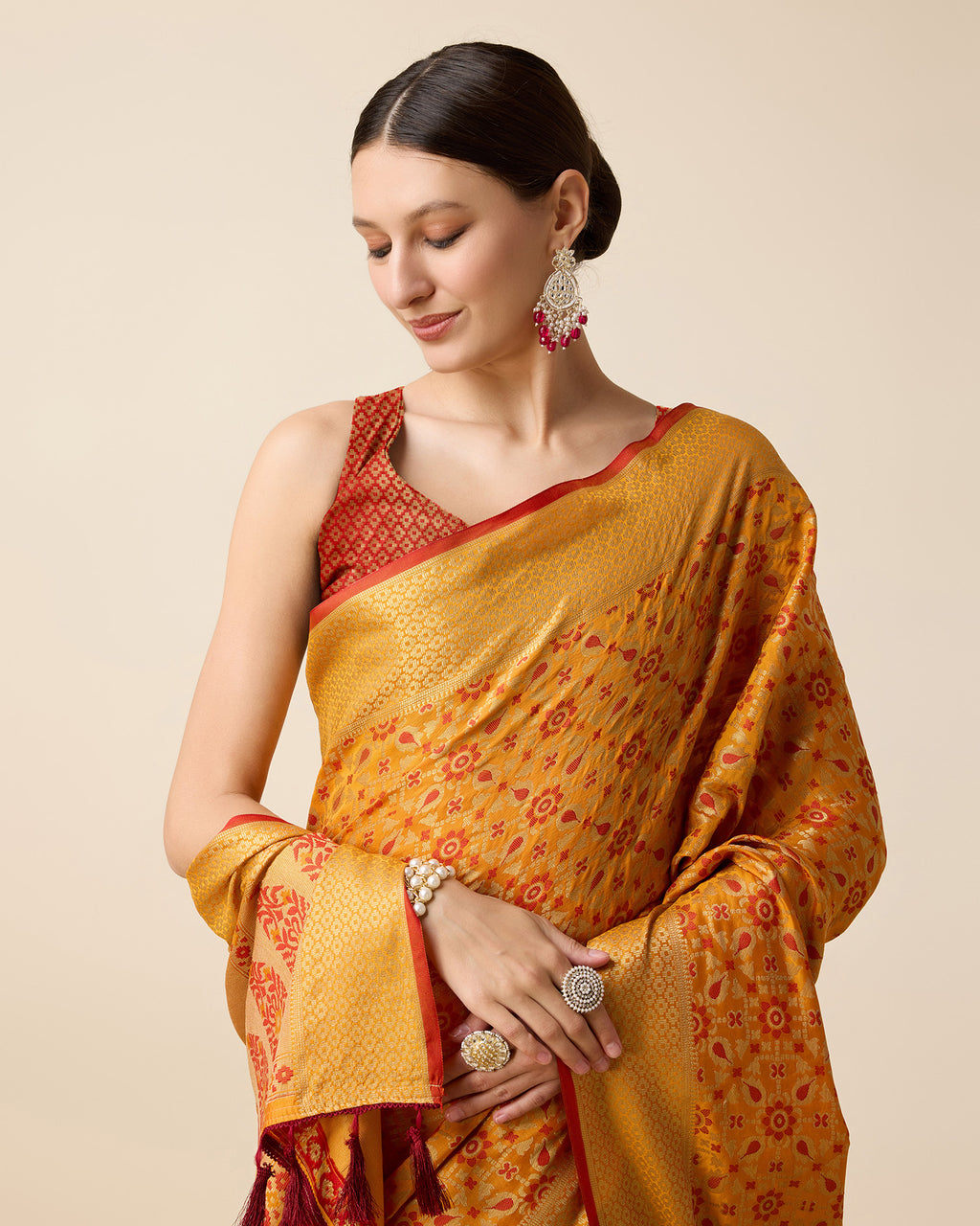 Vera Fashion: Radiant Handwoven Silk Patola Saree with Zari Pallu